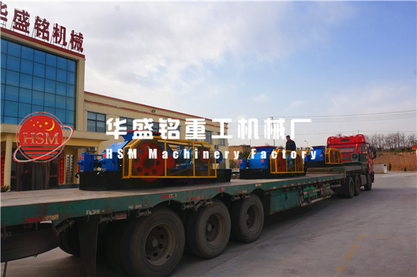 萬向軸對(duì)輥破碎機(jī)